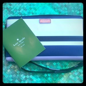 Kate Spade wallet.  Used 2x. Matches posted bag.